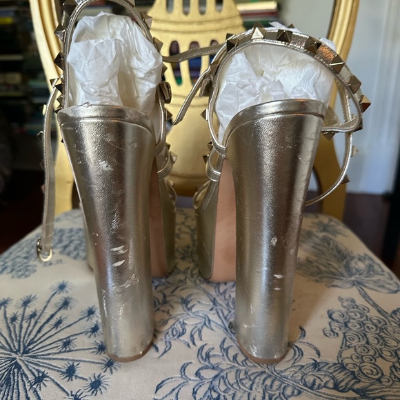 Valentino rockstud metallic platform heel, size 39.5. US size 8-8.5 - Picture 4 of 9